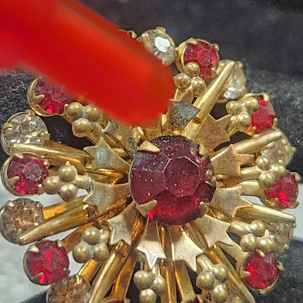 Vintage Gold Tone Ruby Red & Clear Rhinestone Sunburst Starburst Brooch Pin